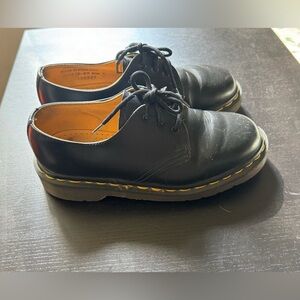 Doc Martens Black Leather AirWair Shoes size 5